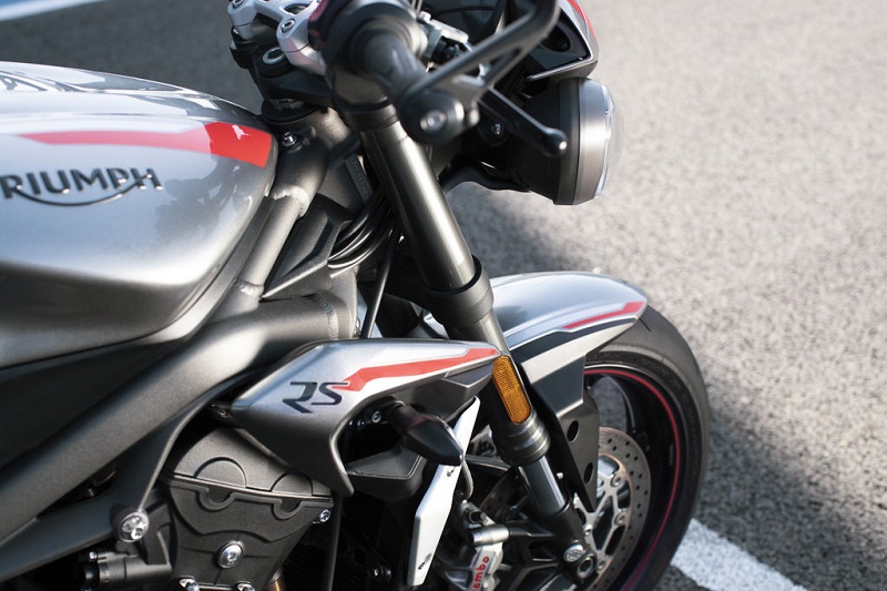 ΝΕΑ STREET TRIPLE RS 2020