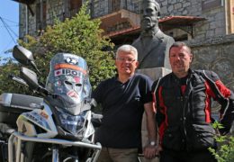 O Μητσάκης με Honda CB500X στα χνάρια του εξερευνητή Παναγιώτη Ποταγού στην Κεντρική Ασία