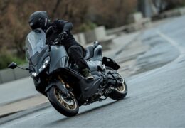 Moto in Action 23η Season-6 (2021-2022) YAMAHA T-MAX 560 new model first Test Ride Valencia