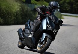 Moto in Action 31η Εκπομπή Season-7 YAMAHA XMAX300 Tech παρουσίαση στο Μιλάνο και Voge R125